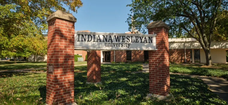 IWU Arch Sign