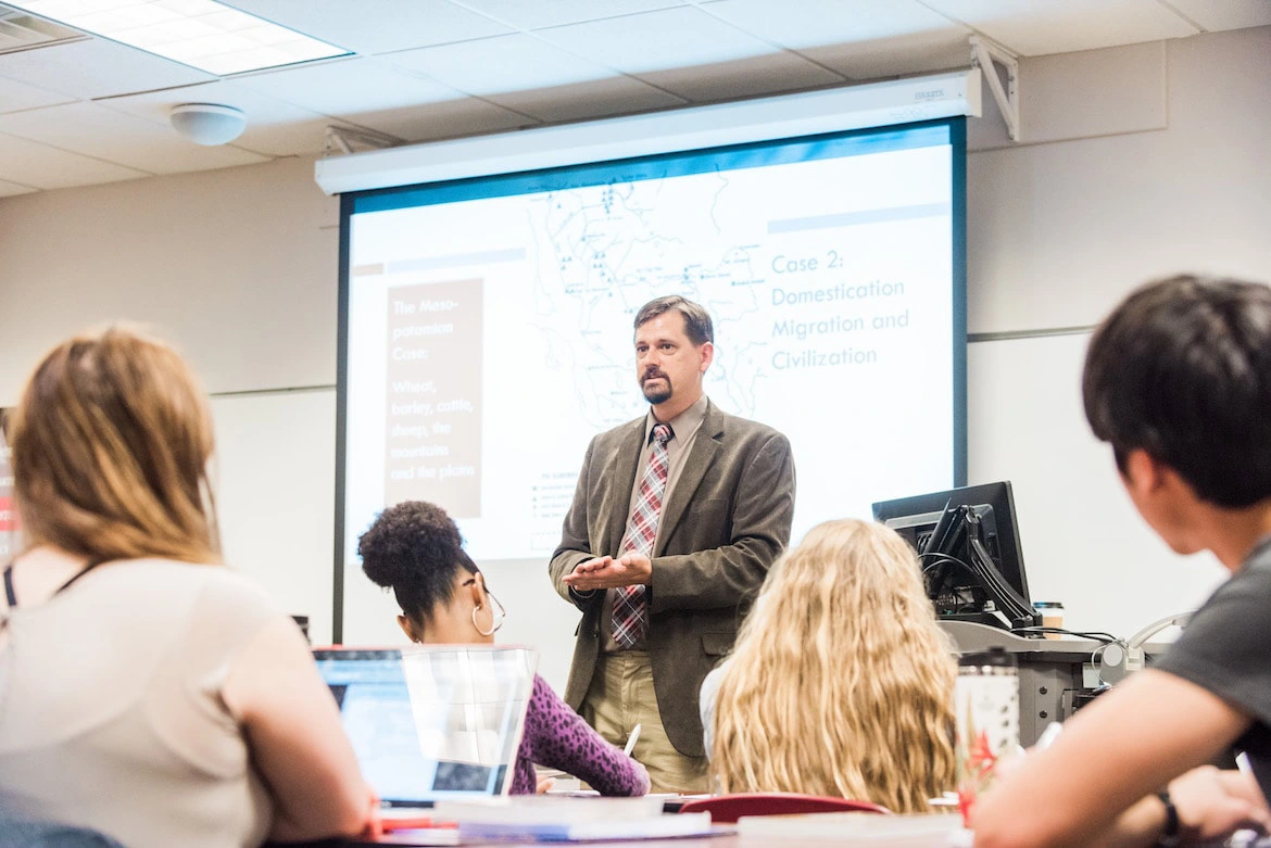 professor-teaching