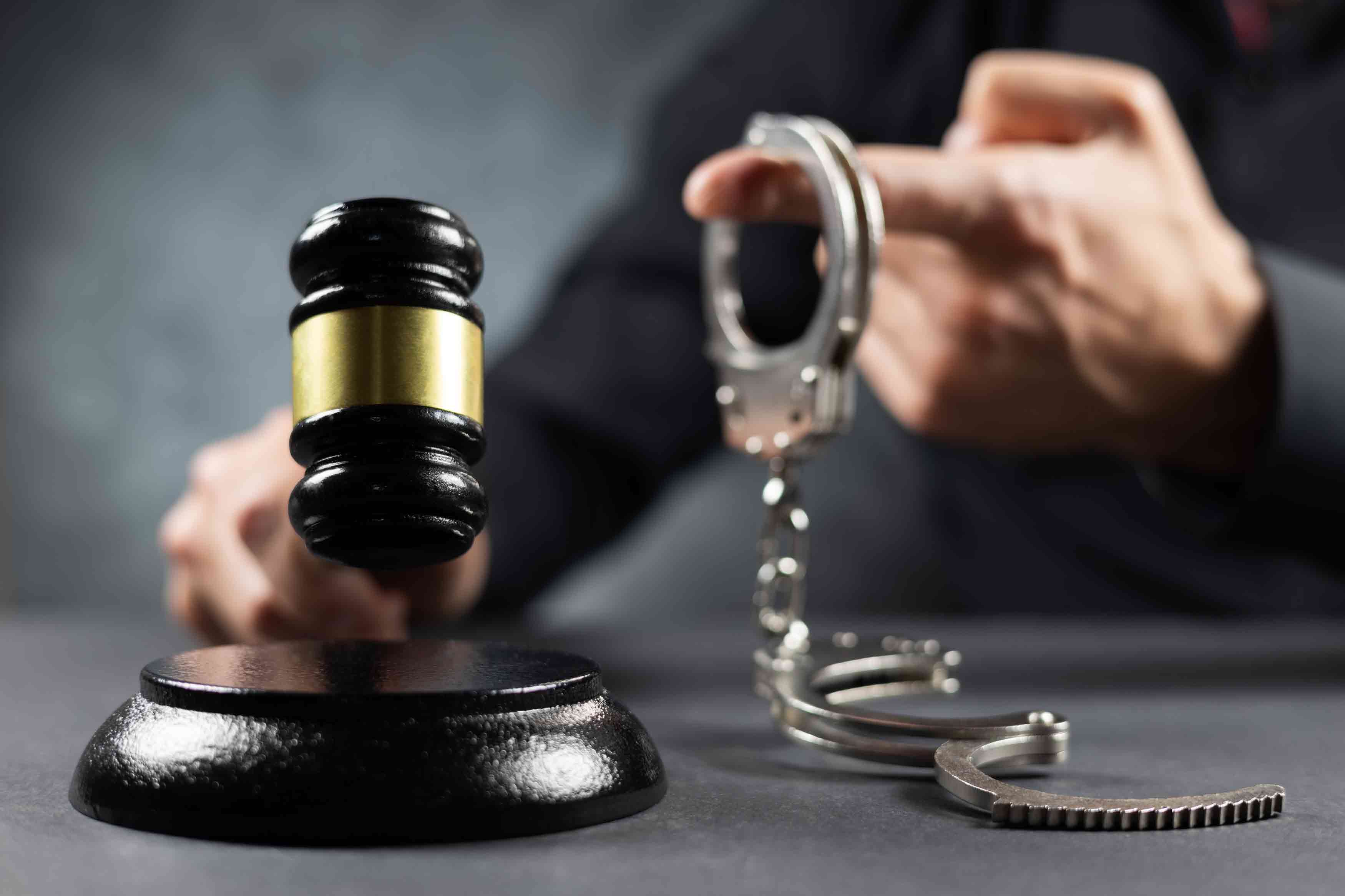 Associate vs. Bachelor's in Criminal Justice: Which Doors Each One Actually Opens